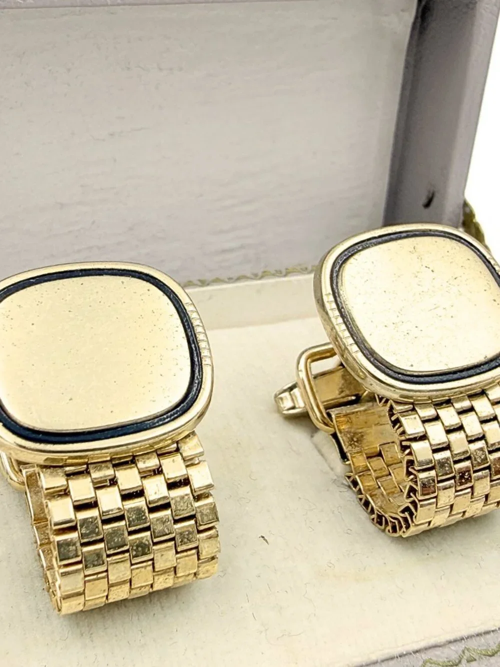 Sarah Coventry Signed Sophisticated Gold Plated Milanese Mesh MCM Cufflinks